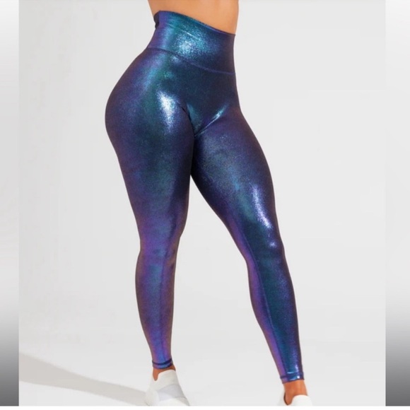 BuffBunny Mood Ring Holographic Rosa Bra and Rebel Leggings Set - Picture 3 of 8